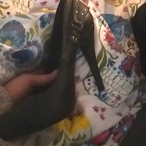 Heels - Picture 1 of 3